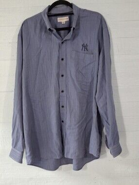 Men's New York Yankees Cutter & Buck Shirt Size XL. Please See Pics For Wear.